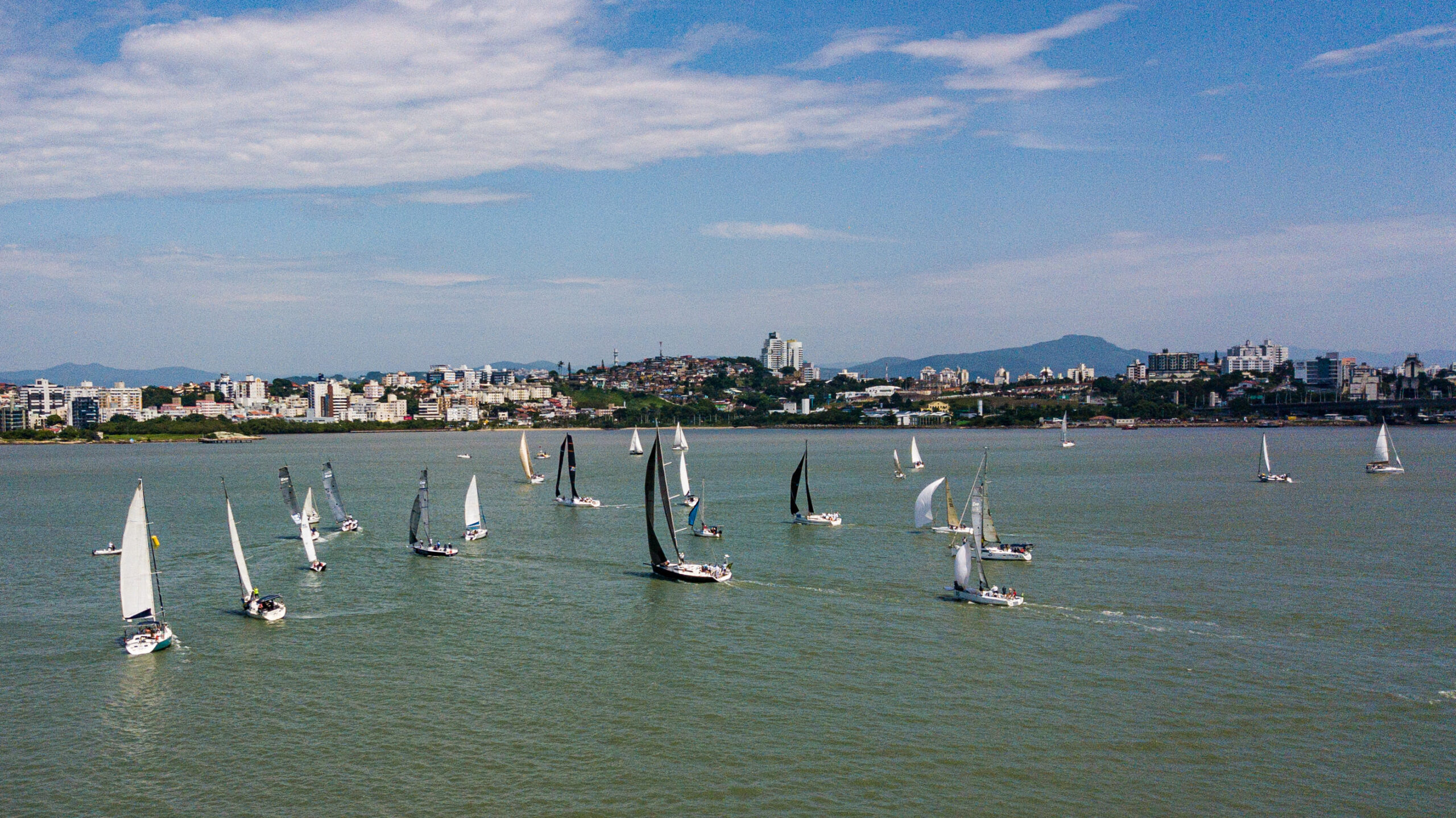 <strong>54ª Regata Volta à Ilha de Santa Catarina acontece neste sábado (10)</strong>